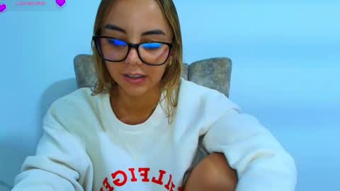 Snapshot of ladydi069 chatting on 27, 10, 2025 Hello im lady nice to meet you  online show from 27, 10, 2025