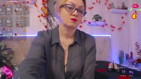 Snapshot of ladyjeen chatting on 3, 11, 2025 Lady Jeen Back on Sunday 8th of December online show from 3, 11, 2025