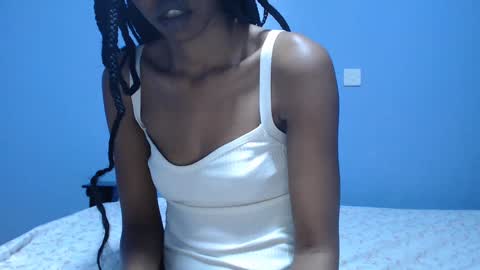 Snapshot of ladyqeeen chatting on 27, 2, 2025 ladyqeeen online show from 27, 2, 2025