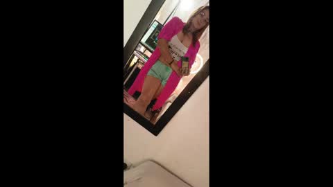 Snapshot of lahurent_weed420 chatting on 18, 1, 2025 paola and a guest lol online show from 18, 1, 2025