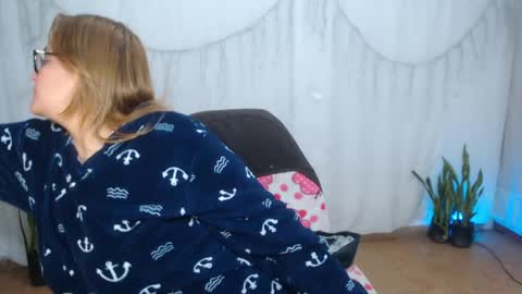  paola and a guest lol    online show from 11, 4, 2026