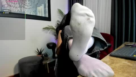 Snapshot of laila_angel chatting on 3, 10, 2025 laila_angel online show from 3, 10, 2025