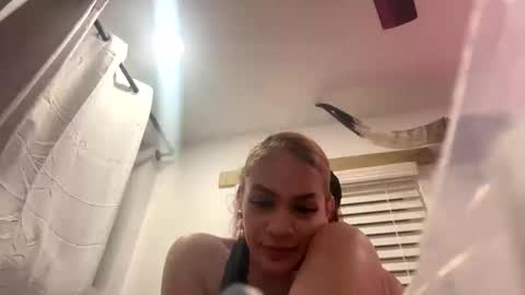 Snapshot of lailaaluvsyou chatting on 26, 9, 2025 lailaaluvsyou online show from 26, 9, 2025