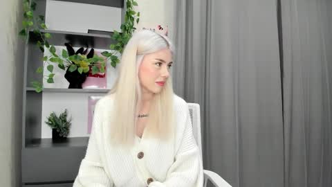 Snapshot of lama0 chatting on 22, 9, 2025 Erika online show from 22, 9, 2025