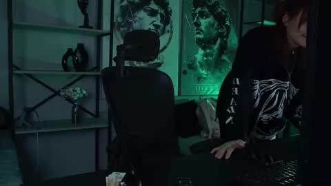 just call me Lana  and her security online show from 19, 9, 2025