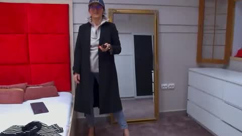 Snapshot of lana_banner chatting on 4, 10, 2025 LanaBanner online show from 4, 10, 2025