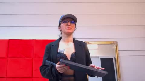 Snapshot of lana_banner chatting on 5, 10, 2025 LanaBanner online show from 5, 10, 2025