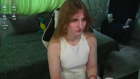 Snapshot of lana_del_kay chatting on 10, 3, 2025 Kay online show from 10, 3, 2025