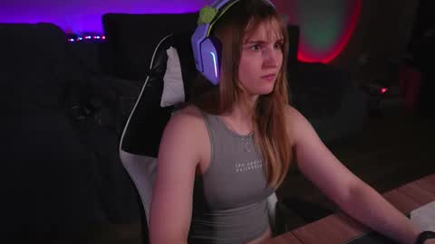 Snapshot of lana_del_kay chatting on 5, 10, 2025 Kay online show from 5, 10, 2025