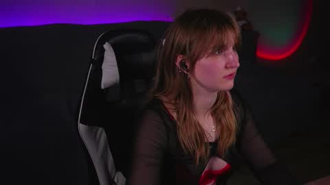 Snapshot of lana_del_kay chatting on 20, 10, 2025 Kay online show from 20, 10, 2025