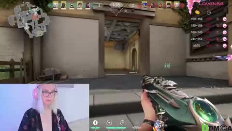 Snapshot of lana_lunar chatting on 11, 10, 2025 Lana online show from 11, 10, 2025