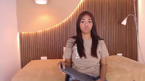 Snapshot of lana_starlet chatting on 19, 2, 2025 katiuska online show from 19, 2, 2025