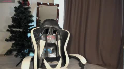 Snapshot of lana_younes chatting on 4, 3, 2025 Lana online show from 4, 3, 2025