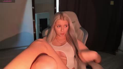 Snapshot of lana_younes chatting on 14, 9, 2025 Lana online show from 14, 9, 2025