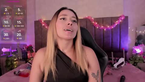 Snapshot of lanaamills chatting on 9, 5, 2026 Lana online show from 9, 5, 2026