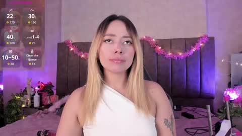 Snapshot of lanaamills chatting on 11, 5, 2026 Lana online show from 11, 5, 2026