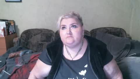 lanacat555 online show from 9, 3, 2025