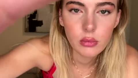 Snapshot of lanamaex chatting on 4, 12, 2025 Lana online show from 4, 12, 2025