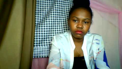 Snapshot of lara_belle chatting on 25, 6, 2026 lara_belle online show from 25, 6, 2026
