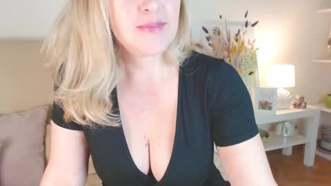 lara_fisher online show from 16, 11, 2025