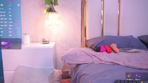 Hello Guys I am Lara Giraldo  WELCOME To my room online show from 12, 1, 2025