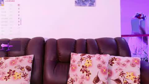 Snapshot of lara_giraldo chatting on 18, 5, 2026 Hello Guys I am Lara Giraldo WELCOME To my room online show from 18, 5, 2026