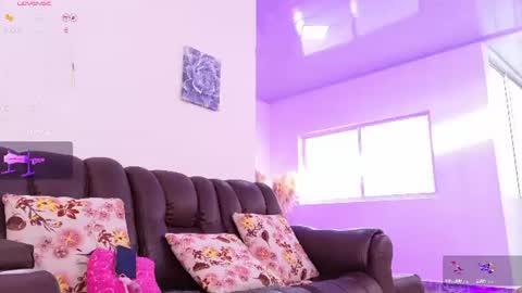 Snapshot of lara_giraldo chatting on 29, 6, 2026 Hello Guys I am Lara Giraldo WELCOME To my room online show from 29, 6, 2026