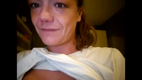 Snapshot of laraa333 chatting on 6, 10, 2025 Little online show from 6, 10, 2025