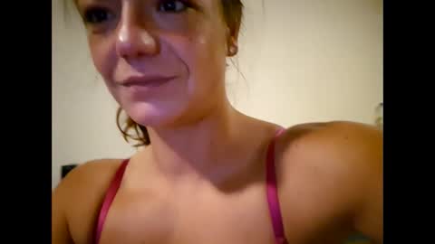 Snapshot of laraa333 chatting on 28, 10, 2025 Little online show from 28, 10, 2025