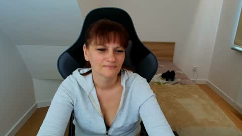 laraamoon online show from 30, 3, 2026