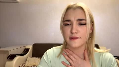 Snapshot of laraarizzi chatting on 2, 4, 2026 Tracy online show from 2, 4, 2026