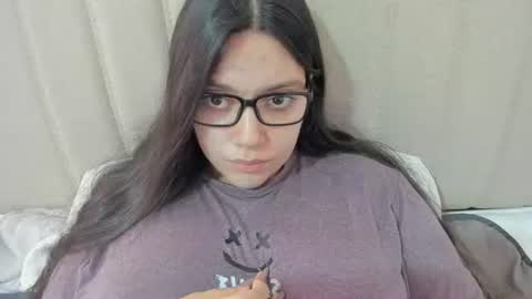Snapshot of laracamille chatting on 8, 2, 2025 lara online show from 8, 2, 2025