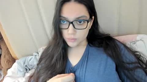 Snapshot of laracamille chatting on 28, 5, 2026 lara online show from 28, 5, 2026