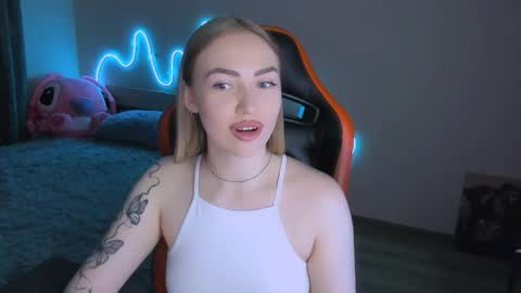 Snapshot of larakrein_lk chatting on 4, 4, 2026 LaraKrein lk online show from 4, 4, 2026