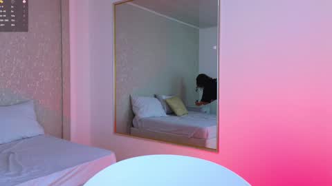 Lara  online show from 6, 2, 2025