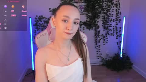 Snapshot of laralourance chatting on 4, 3, 2025 MY NAME IS LILY online show from 4, 3, 2025