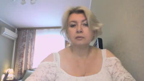 Snapshot of laramrs chatting on 4, 11, 2025 laramrs online show from 4, 11, 2025