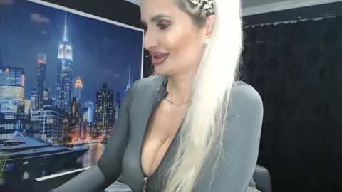 laras_moans online show from 29, 12, 2024