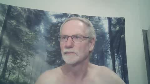 Snapshot of larbie chatting on 5, 3, 2025 Larbie online show from 5, 3, 2025