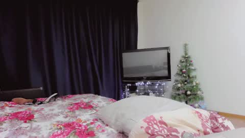 Snapshot of larisa_dolbimaya chatting on 7, 1, 2025 Larisa Lavriki online show from 7, 1, 2025