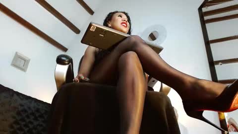 Laryssa online show from 15, 9, 2025