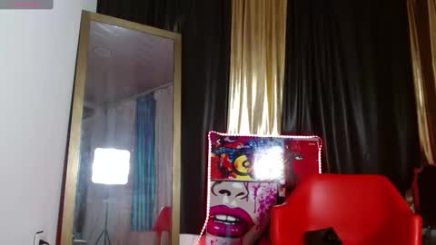 Snapshot of latex_rose_daniels chatting on 18, 12, 2024 ROSE online show from 18, 12, 2024