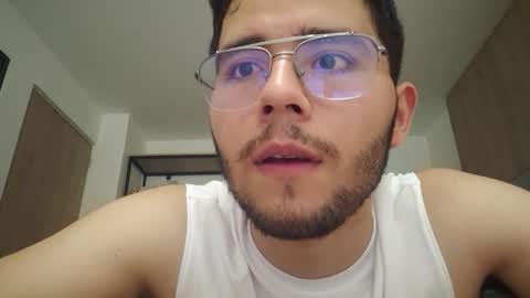 Snapshot of latin_edge chatting on 12, 3, 2025 Latin edge online show from 12, 3, 2025