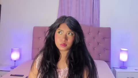 Snapshot of latinabombsheell chatting on 6, 3, 2025 Martina online show from 6, 3, 2025
