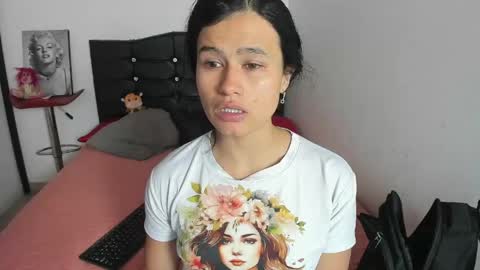 Snapshot of latinaqueen023 chatting on 28, 4, 2026 Luna online show from 28, 4, 2026