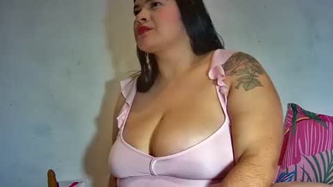 Snapshot of latincurvy1992 chatting on 17, 2, 2025 latincurvy1992 online show from 17, 2, 2025