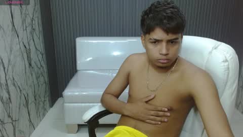 Snapshot of latinhotboy_19 chatting on 9, 10, 2025 latinhotboy_19 online show from 9, 10, 2025
