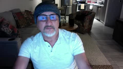 QS - INDEPENDENT MODEL online show from 11, 12, 2024