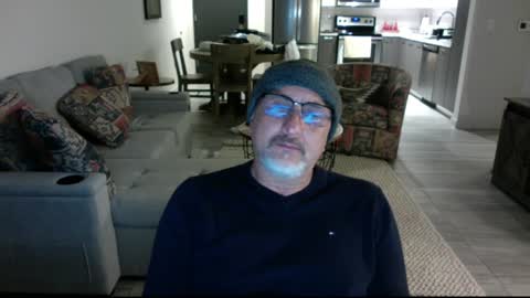 QS - INDEPENDENT MODEL online show from 16, 1, 2025