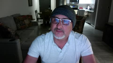 QS - INDEPENDENT MODEL online show from 22, 1, 2025